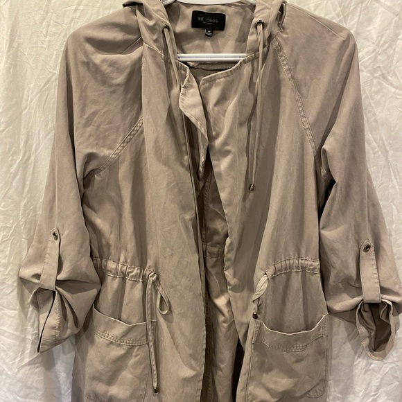 Tan light jacket - Picture 1 of 4